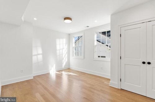 4420 Fessenden St, Washington DC  20016-4054 exterior