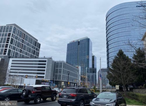 1530 Spring Gate Dr, Mc Lean VA  22102-3418 exterior