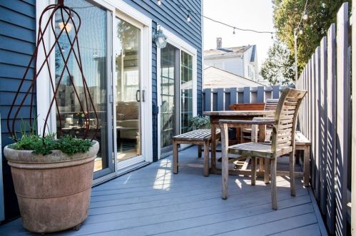 23 Baptist St, Middletown RI 02840-2520 exterior