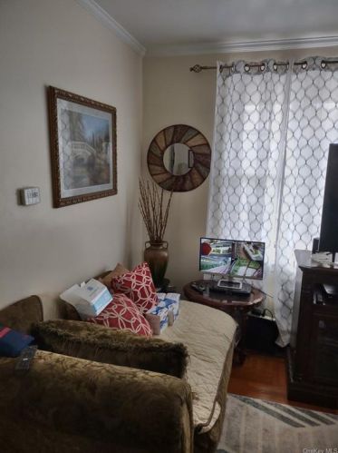 3359 Corsa Ave, Bronx NY 10469-2800 exterior