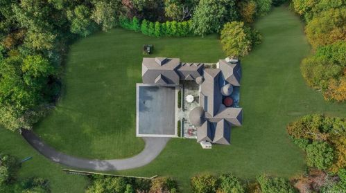 29 Sarles St, Armonk NY 10504-1230 exterior