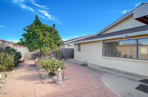 1041 Kumquat Pl, Oxnard CA 93036-1533 exterior