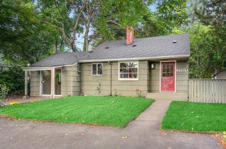 16270 12 Ave, Seattle WA  98166-2812 exterior