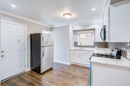 1713 Troy St, Chicago IL 60655-2027 exterior