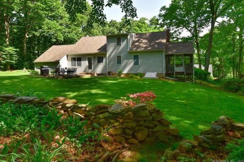 16 Irene Dr, Vernon CT 06066-4622 exterior