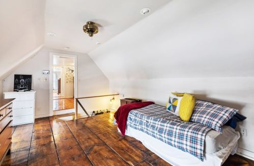 10 Singletary Ave, Sutton MA 01590-1842 exterior