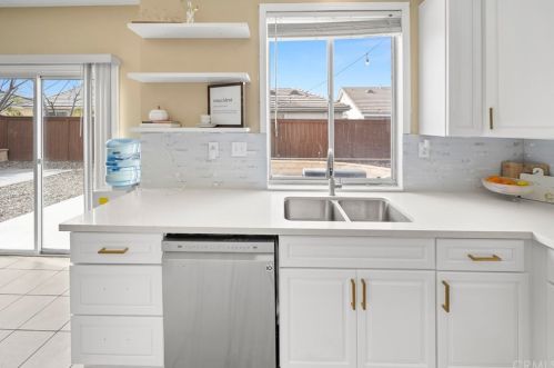 42071 Orange Blossom Dr, Temecula CA 92591-5543 exterior