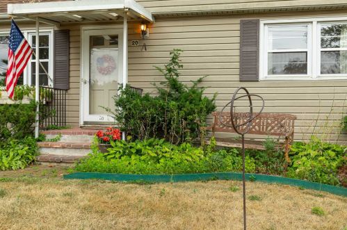 20 Marwood Dr, Poughkeepsie NY 12601-5430 exterior