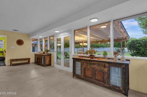 8051 14 Ave, Phoenix AZ 85023-2585 exterior