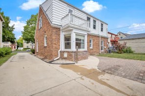 2770 Avondale Blvd, Milwaukee WI 53210-1364 exterior