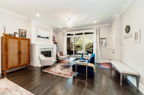 1242 Grace St, Chicago, IL 60613-2806