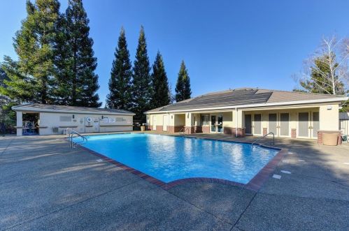 700 Diamond Glen Cir, Folsom CA 95630-3157 exterior