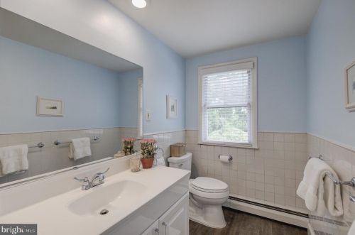 735 Hickory Ln, Berwyn PA 19312-1438 exterior