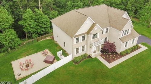 10 Stone Hill Ct, Hackettstown, NJ 07840-5693