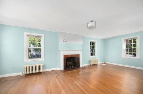 655 Pleasant Vly Pkwy, Providence RI 02908-4214 exterior