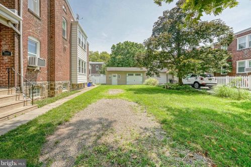 7017 Glenloch St, Philadelphia PA 19135-2223 exterior