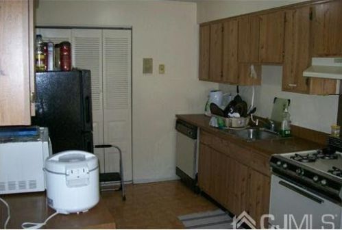 1620 Raspberry Ct, Edison NJ  08817-2768 exterior