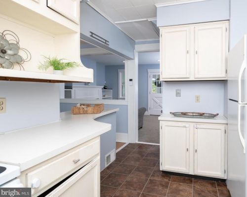 23 Holly Ave, Camden NJ 08107-1023 exterior