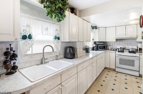 157 Richards Ave, Dover NJ 07801-4193 exterior