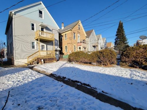 2968 10th St, Milwaukee, WI 53206-3226