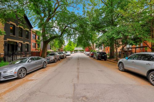 1817 Honore St, Chicago IL 60657-2007 exterior