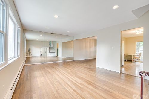 11 Falcon Dr, Edison NJ 08820-2759 exterior