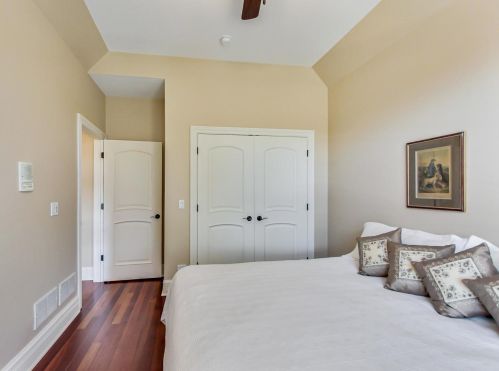 642 Euclid Ave, Elmhurst IL 60126-4338 exterior