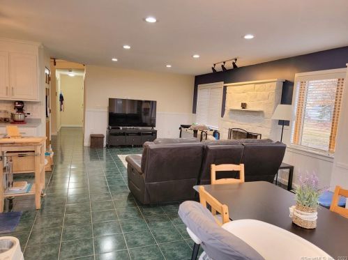 39 Nicole Rd, New Britain CT  06053-1475 exterior