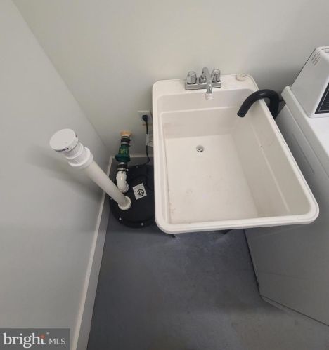 58 Galveston Pl, Washington DC 20032-2049 exterior