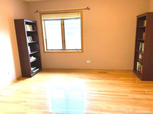 5425 Milwaukee Ave, Chicago IL 60630-1245 exterior