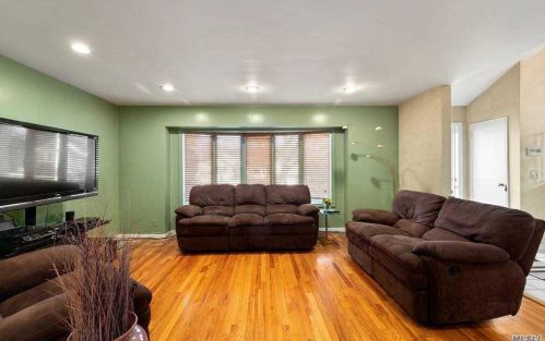 1045 Lawrence Ct, Valley Stream NY 11581-2709 exterior