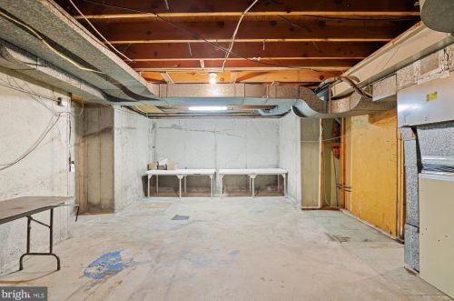 7907 Ivymount Ter, Rockville MD 20854-3753 exterior