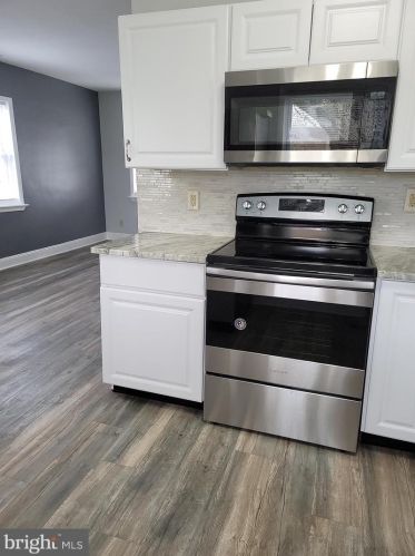 52 Memorial Dr, New Castle DE  19720-1334 exterior