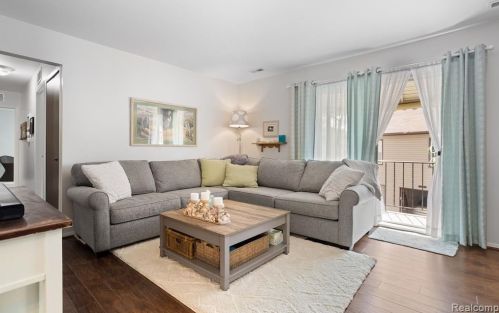 2149 Park Pl Dr, Walled Lake MI 48390-2555 exterior