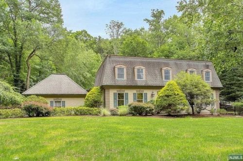 36 Saddle River Rd, Upper Saddle River NJ  07458-3205 exterior