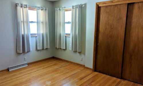 4914 104, Milwaukee WI 53228-3204 exterior