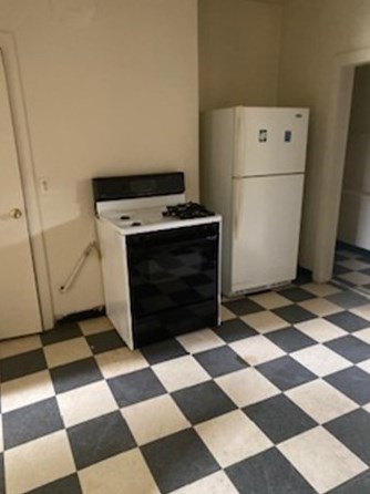 79 Oak St, Springfield MA 01151-1545 exterior