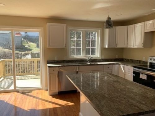 88 King Philip Rd, Worcester, MA 01606-2363