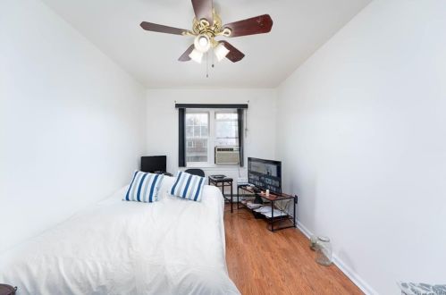 3917 De Reimer Ave, Bronx NY 10466-2128 exterior