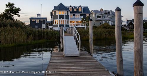 670 Little Silver Point Rd, Little Silver NJ  07739-1737 exterior