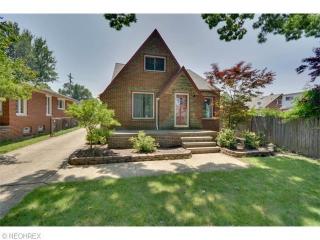 15405 Fischer Rd, Cleveland, OH 44111-1069