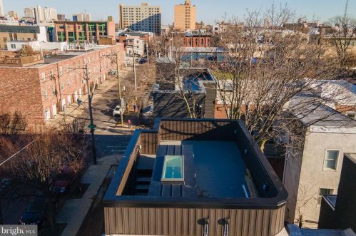 743 Cleveland St, Philadelphia PA  19146-1811 exterior