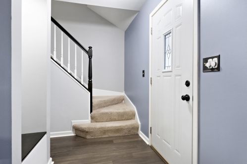 1748 Coach Dr, Naperville, IL 60565-2414