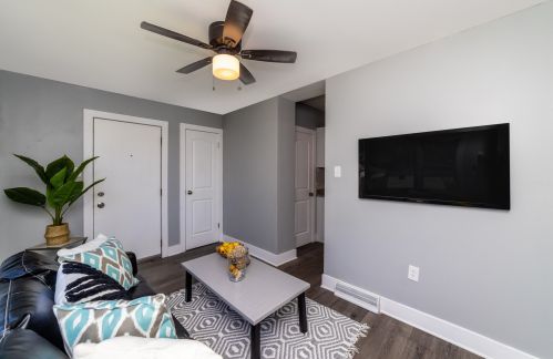 9132 Saginaw Ave, Chicago IL  60617-4150 exterior