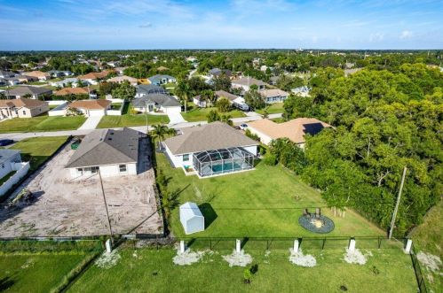 364 Saginaw Ave, Fort Pierce FL  34953-5988 exterior