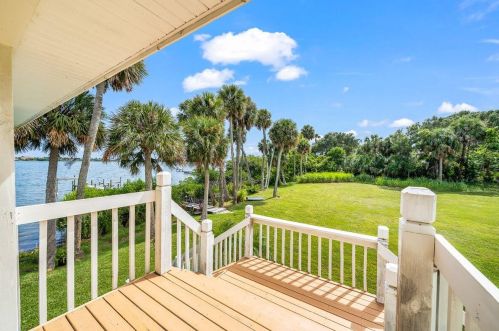 10060 Tropical Trl, Merritt Island FL 32953-6060 exterior