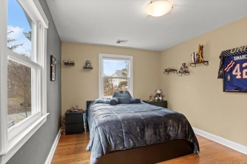 26 Falcon Dr, Seymour CT 06483-2355 exterior