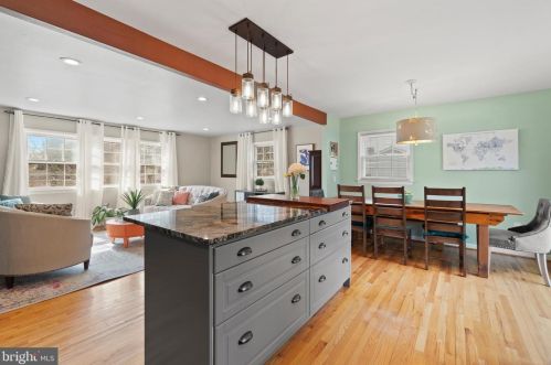 5608 Helmsdale Ln, Alexandria VA 22315-4137 exterior