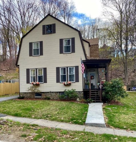 82 Beaconsfield Rd, Worcester, MA 01602-1305