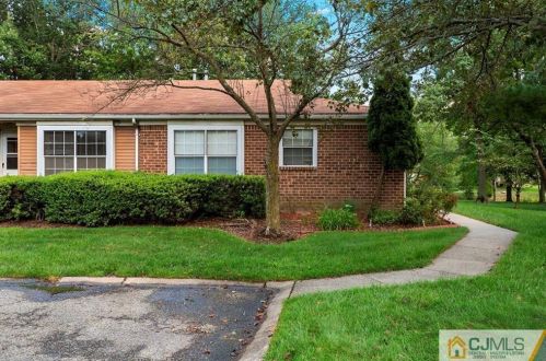 280 Constitution Cir, New Brunswick, NJ 08902-3515